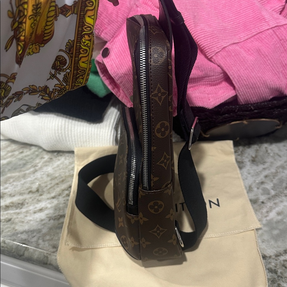 Canvas Monogram Inspired Avenue Sling unisex Bag Never Worn New condition - Picture 4 of 16